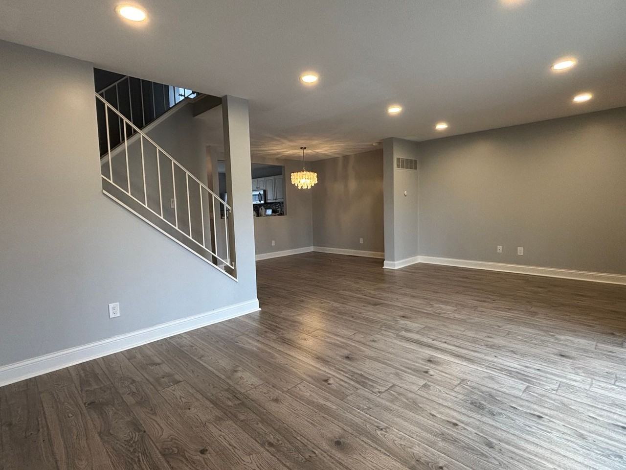 3226 Pine Bluff Ln - Photo 3 of 19