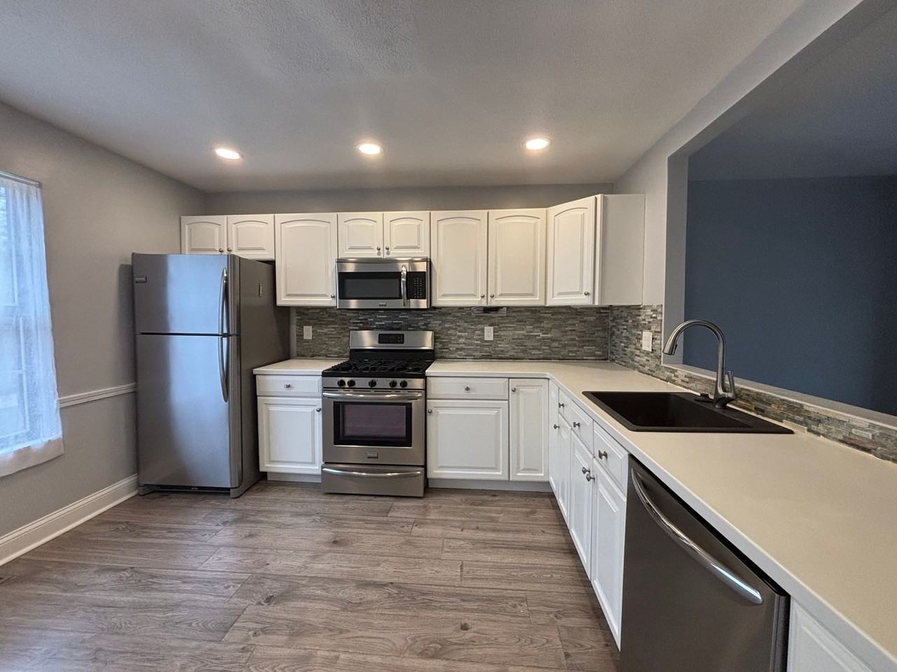 3226 Pine Bluff Ln - Photo 2 of 19