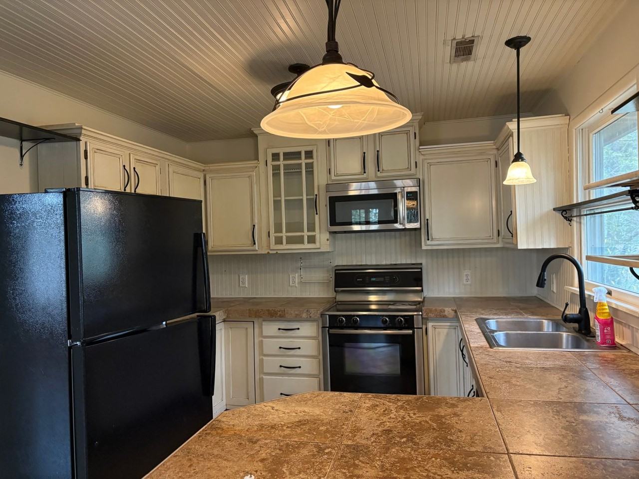 112 Peeler Pl - Photo 3 of 25