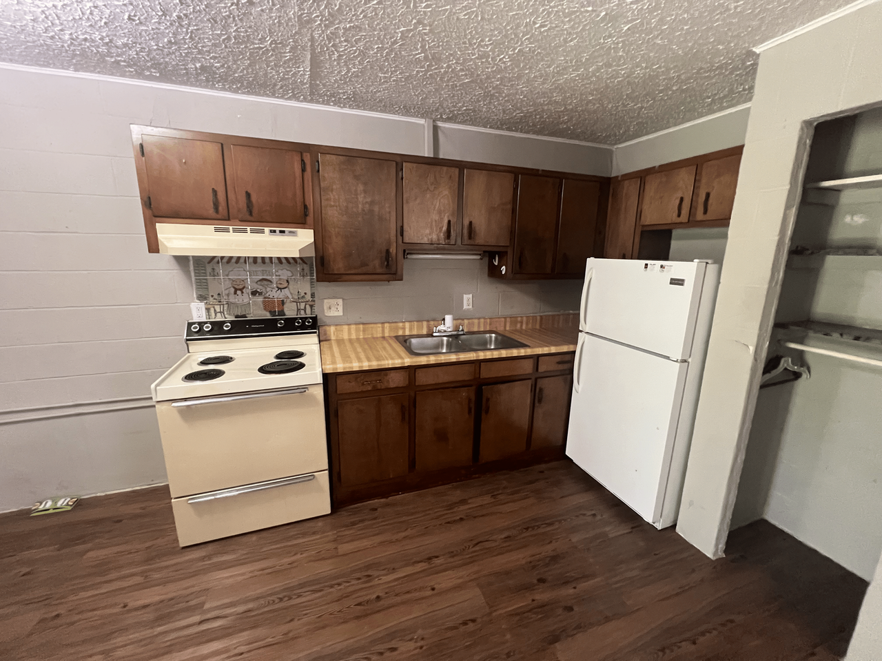 1027 Glaze Ct - Photo 2 of 2