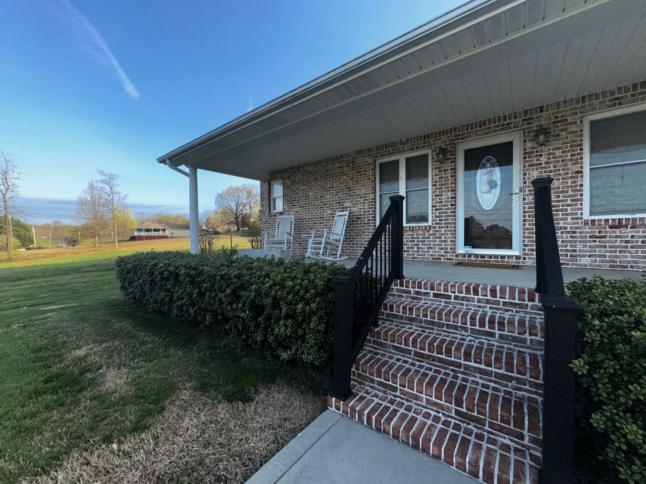 565 Baye Rd - Photo 3 of 40