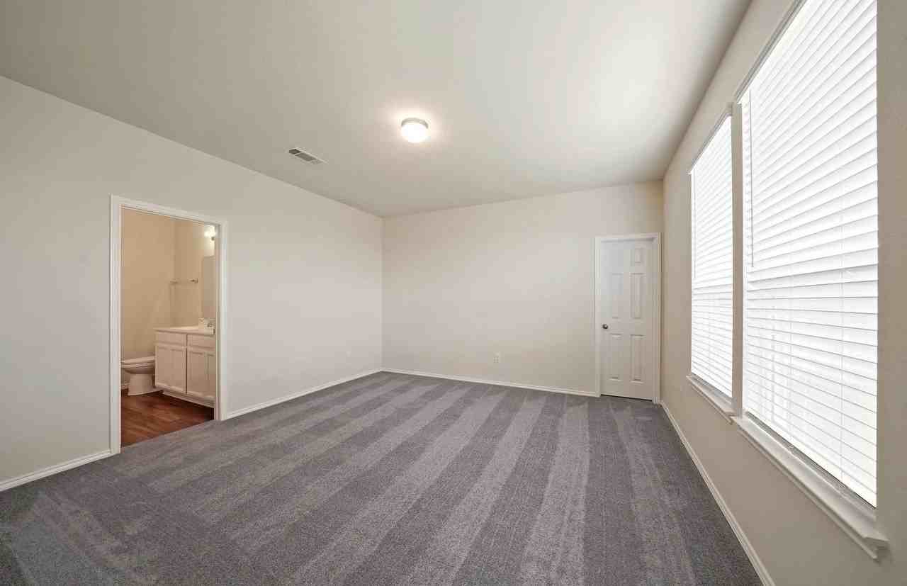 1909 Village Creek Ln - Photo 6 of 7