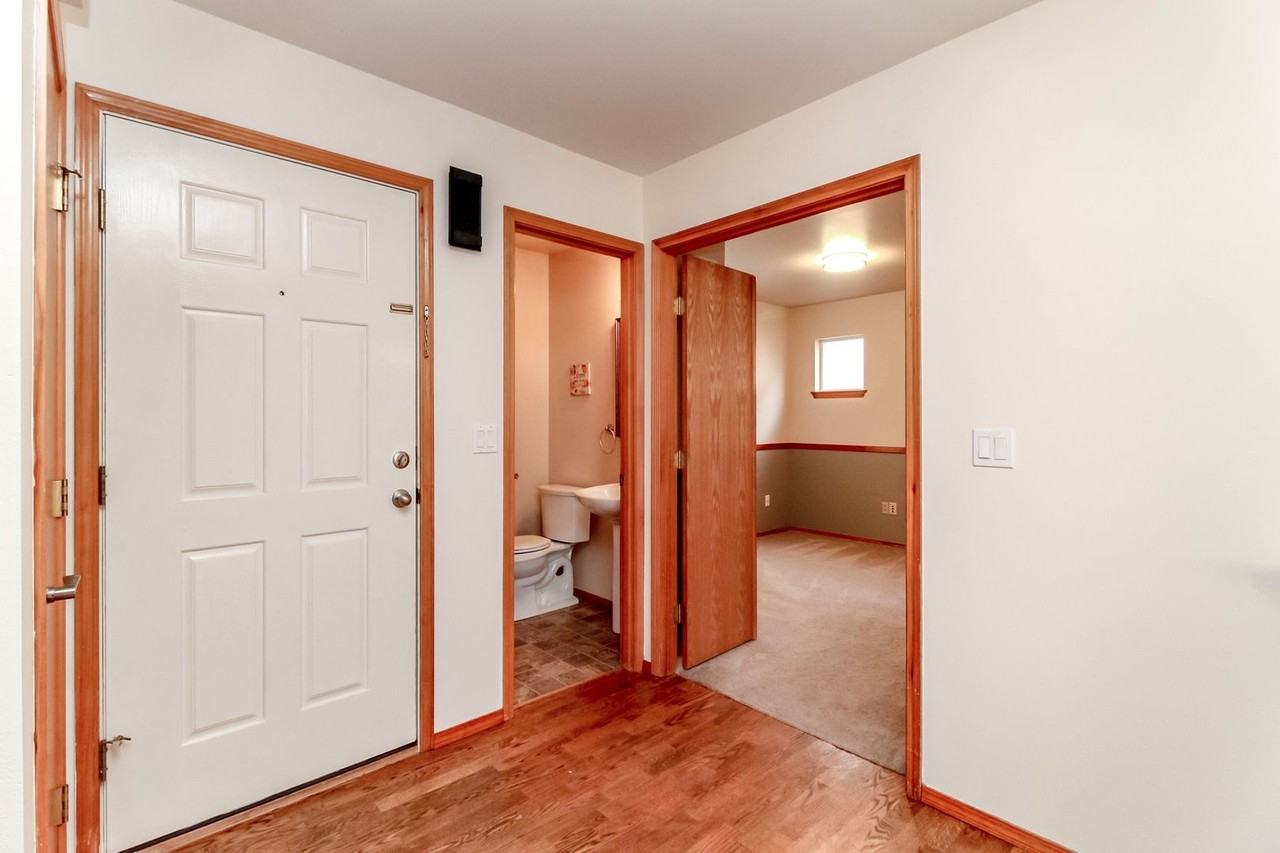 1637 Palisade Blvd - Photo 5 of 43