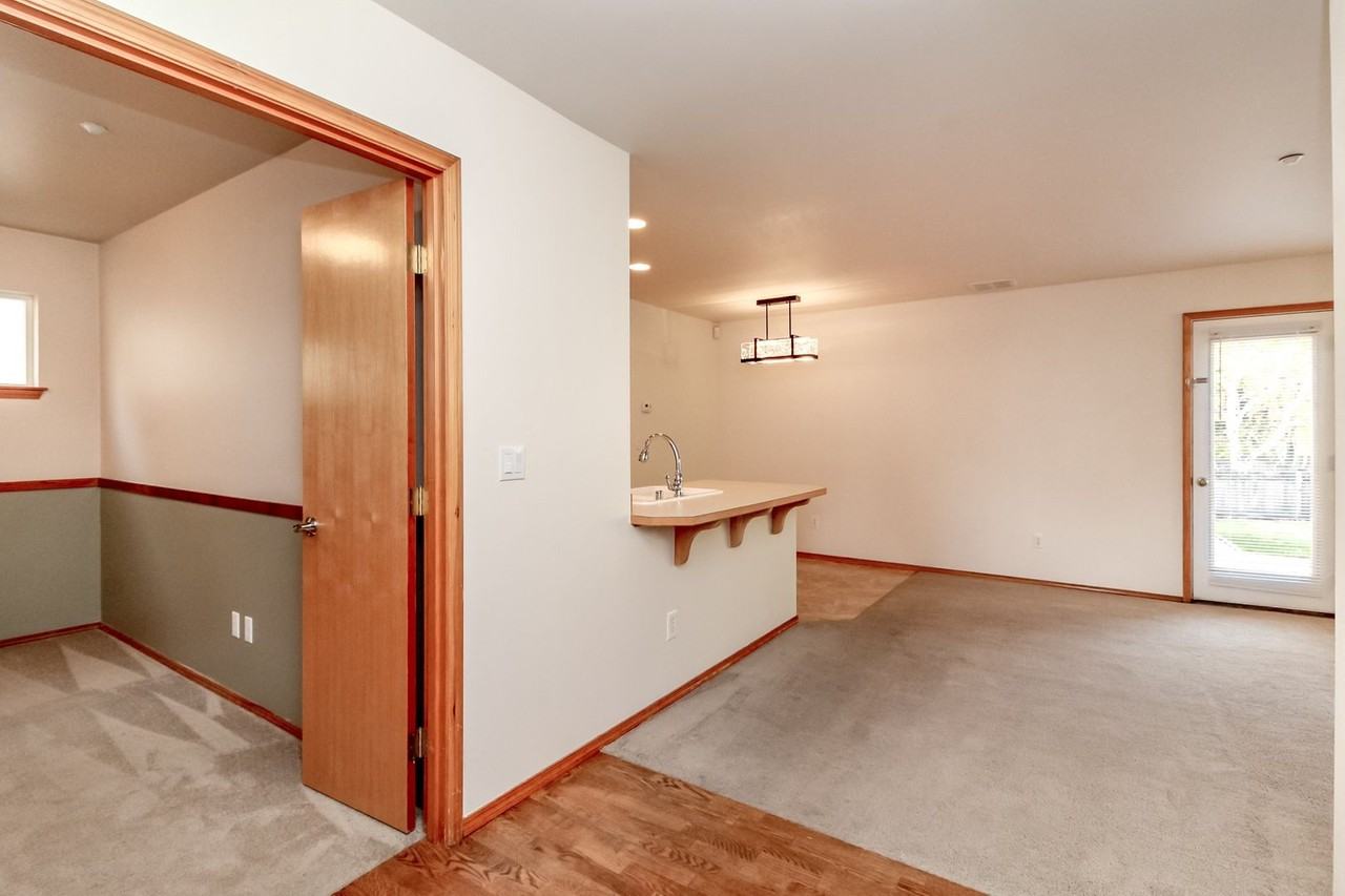 1637 Palisade Blvd - Photo 7 of 43