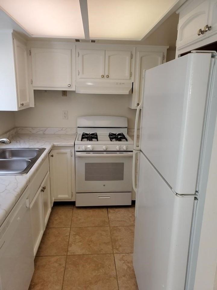 1075 W Devonshire Ave #B - Photo 4 of 11