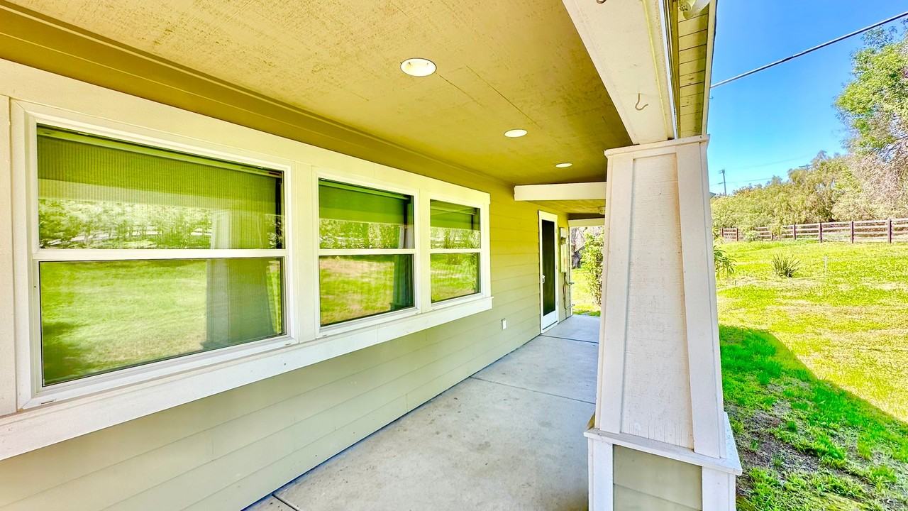 6777 W Lilac Rd - Photo 2 of 39