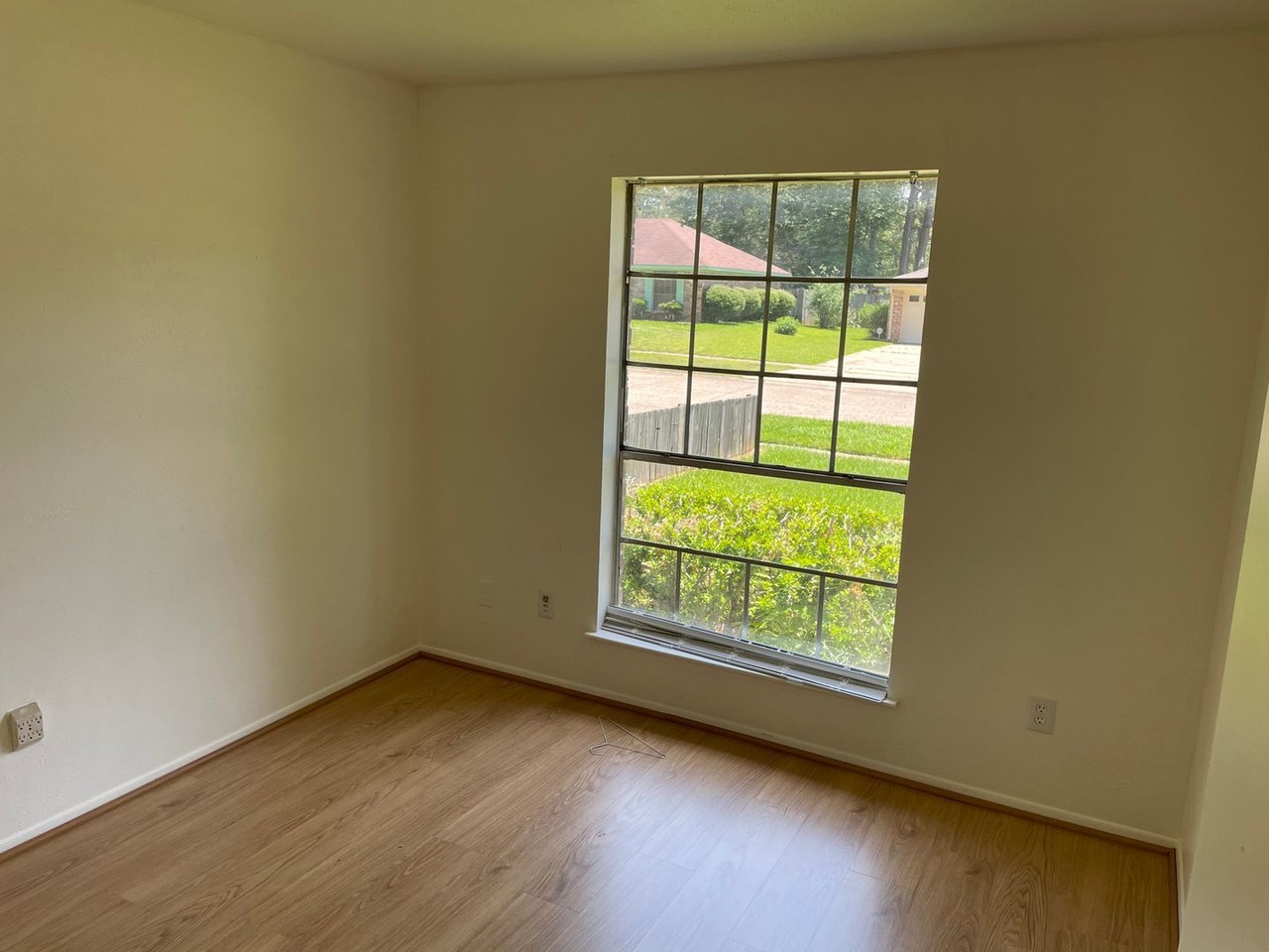 3014 Lone Oak Dr - Photo 3 of 20