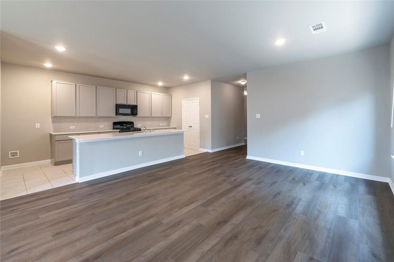 2069 Hartley Dr - Photo 3 of 18