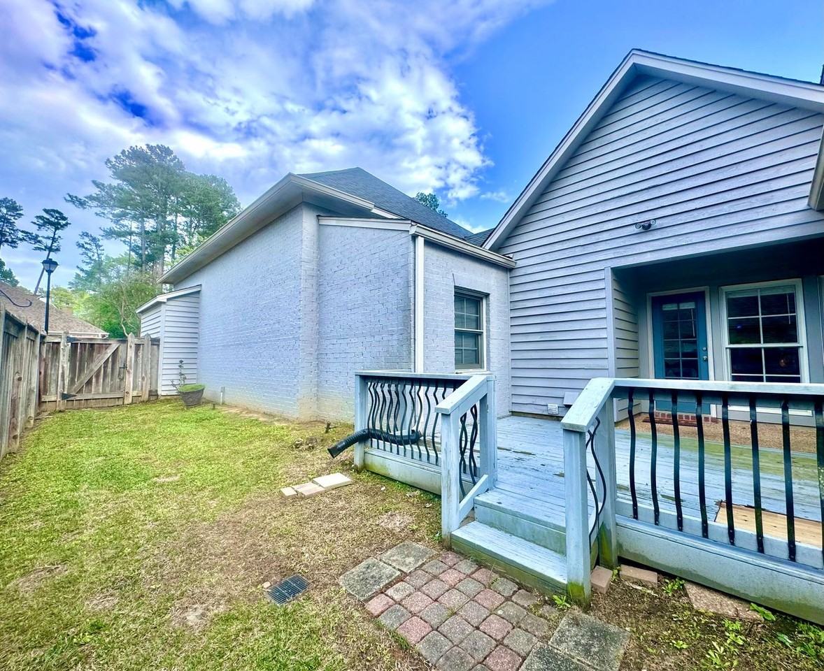 635 Wendover Way - Photo 2 of 19