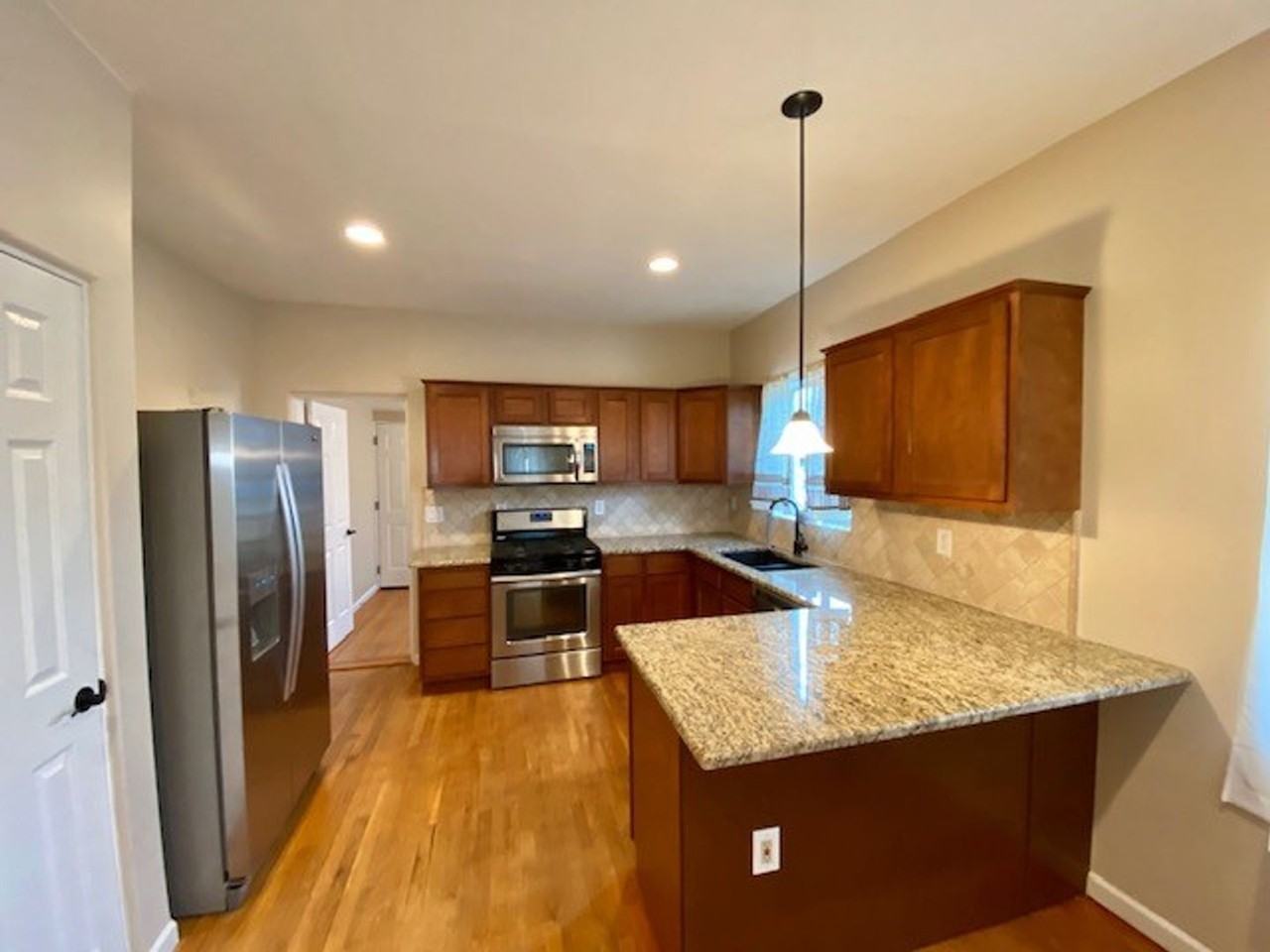 323 N Norris Ave - Photo 3 of 14