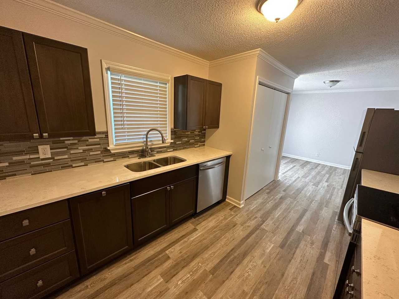 105 Main St - Photo 2 of 8