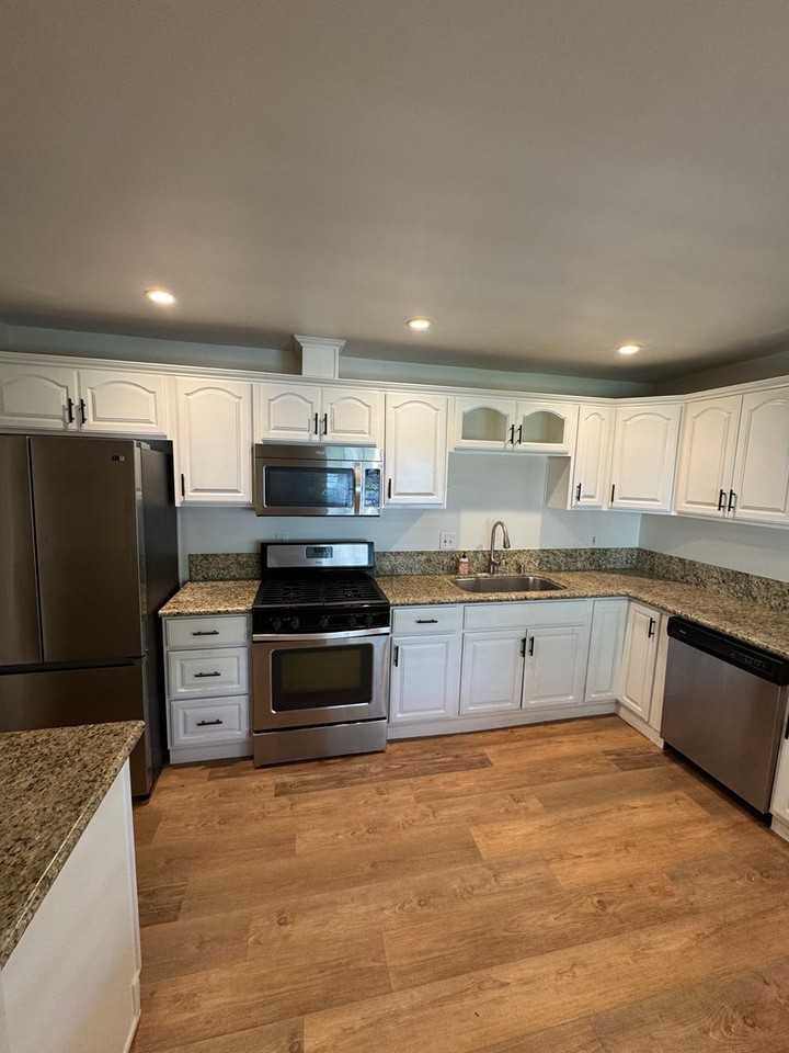 4231 Sherwood Ct - Photo 2 of 11