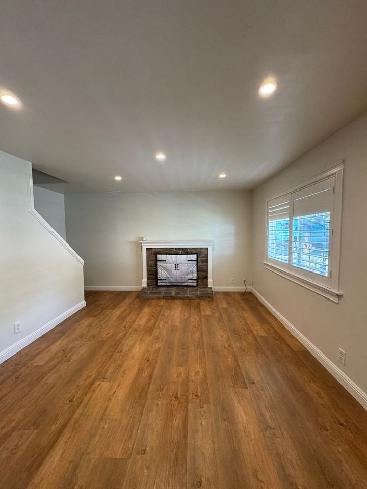 4231 Sherwood Ct - Photo 3 of 11