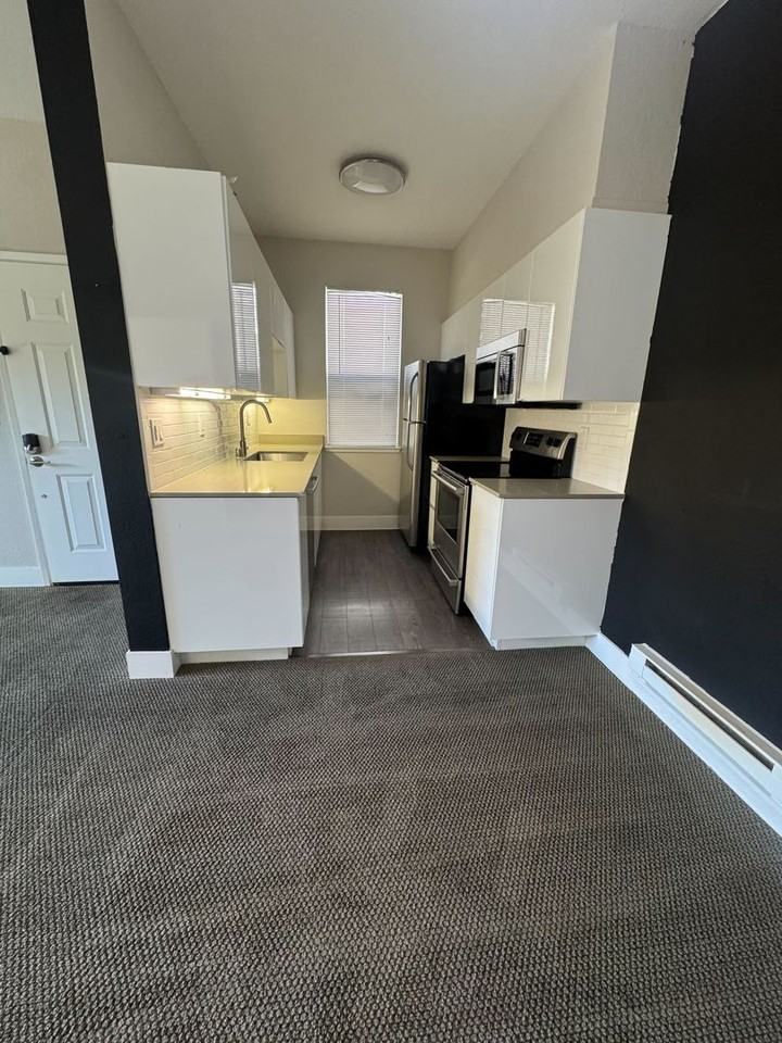 69 Shoreline Ct - Photo 2 of 10