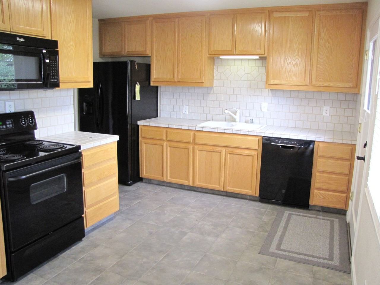 1431 W Elm St - Photo 2 of 12