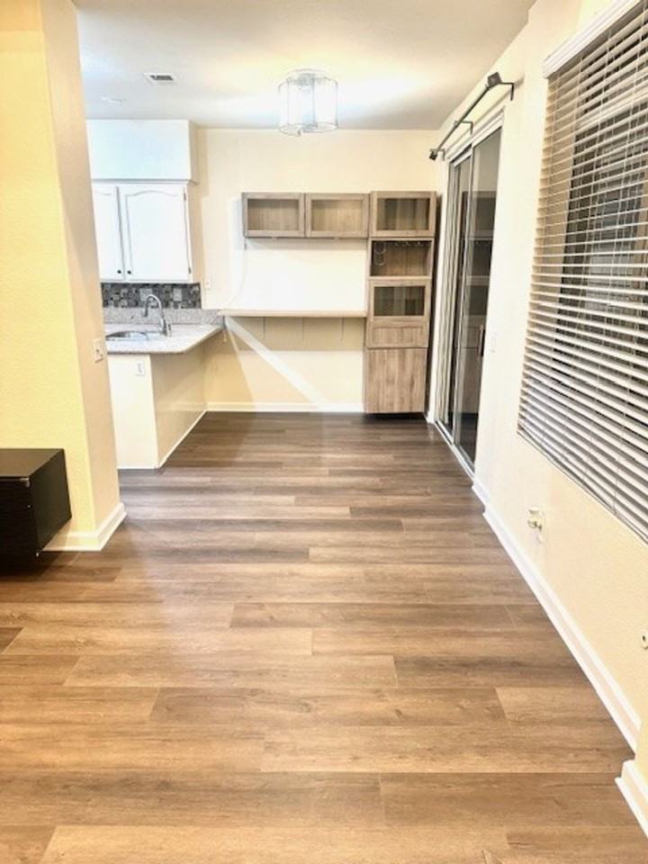 10977 Creekbridge Pl - Photo 3 of 34