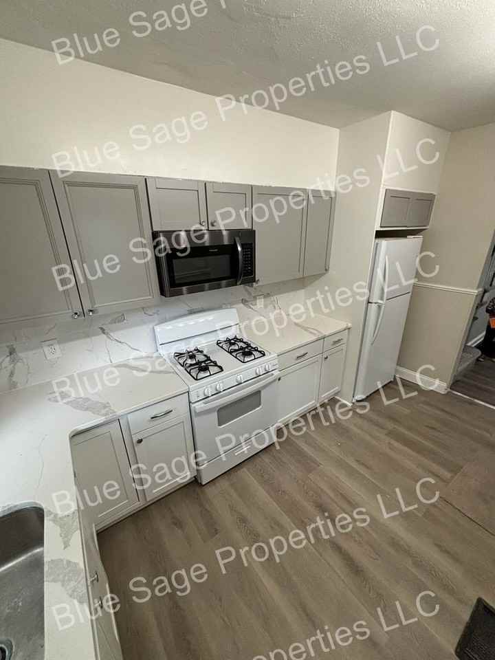 126 Beech St - Photo 2 of 15