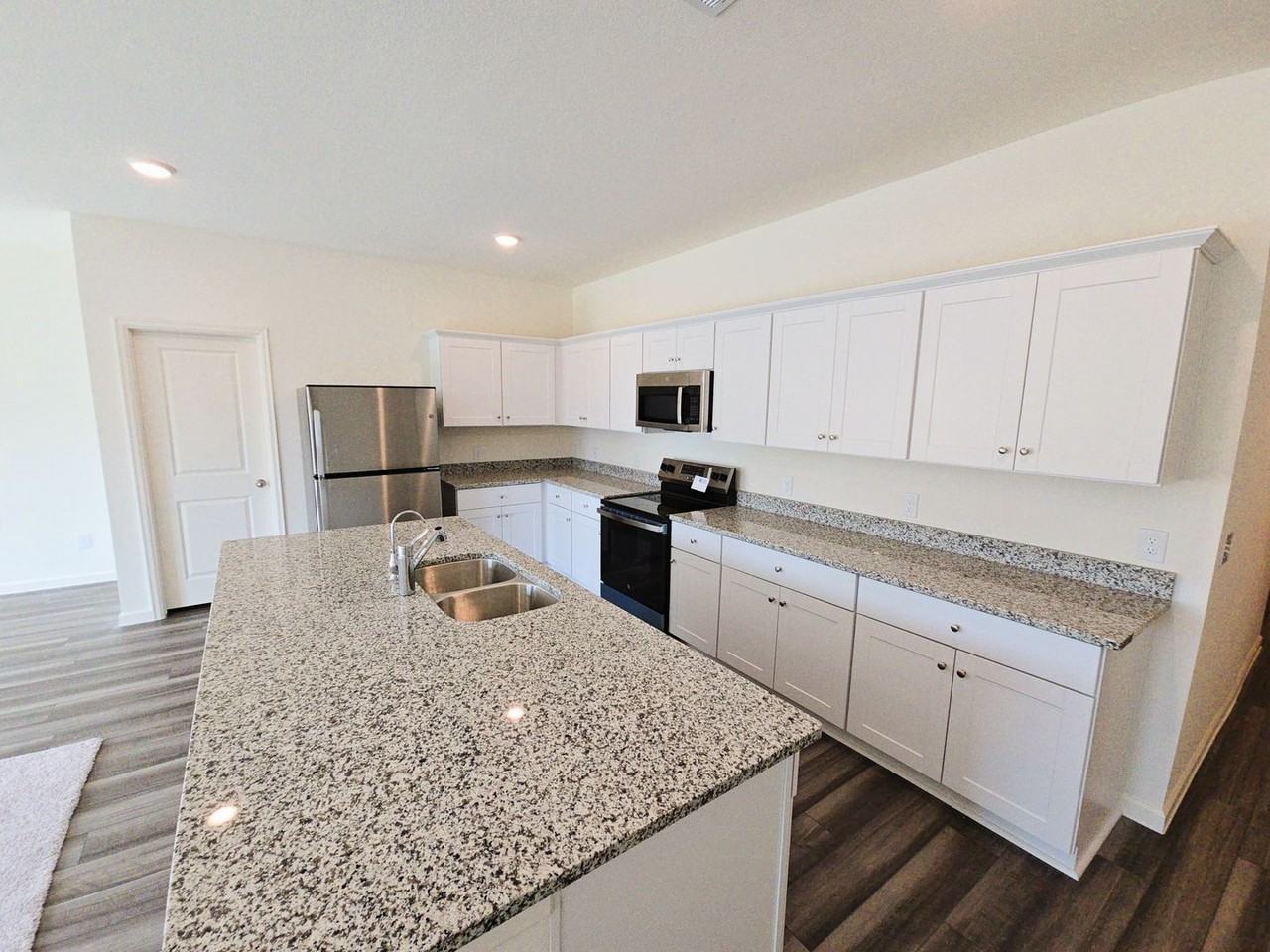 3888 Sunbird Creek Trl - Photo 2 of 32