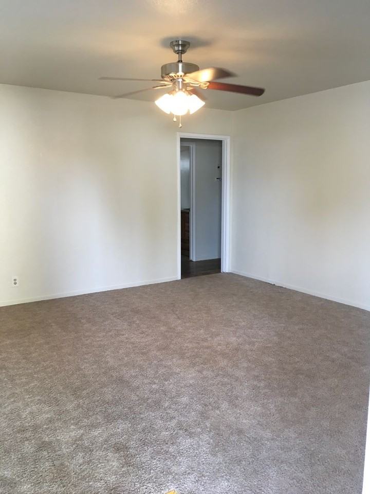 1114 2nd St - Photo 2 of 6