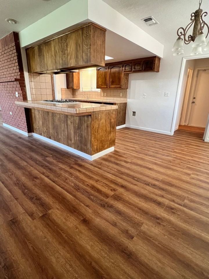 2534 Sunset St - Photo 3 of 15