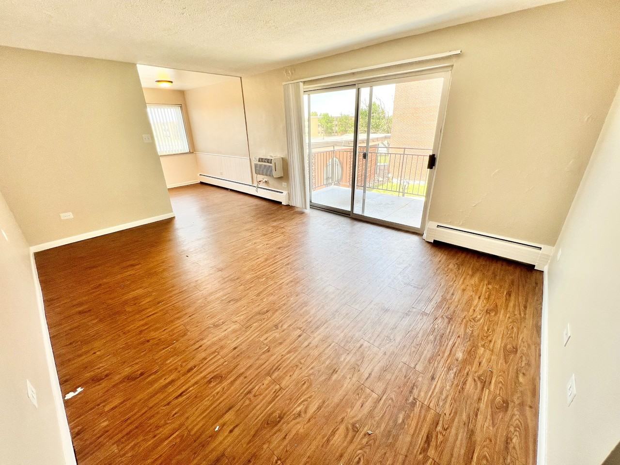 Bonneville Apts - Photo 3 of 49