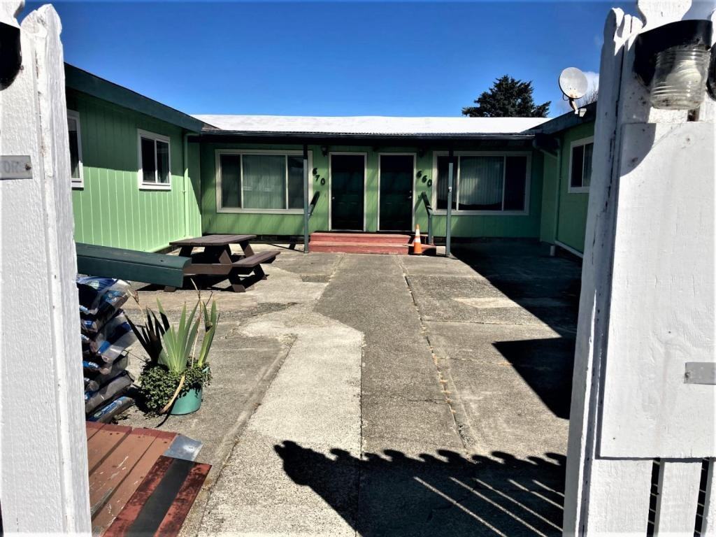 670 8th St Sw - Photo 2 of 12