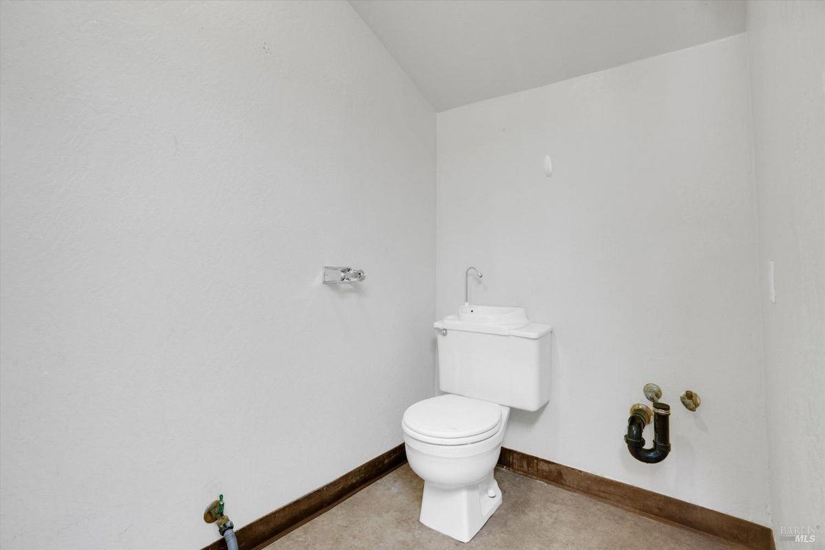 490 E L St - Photo 7 of 15