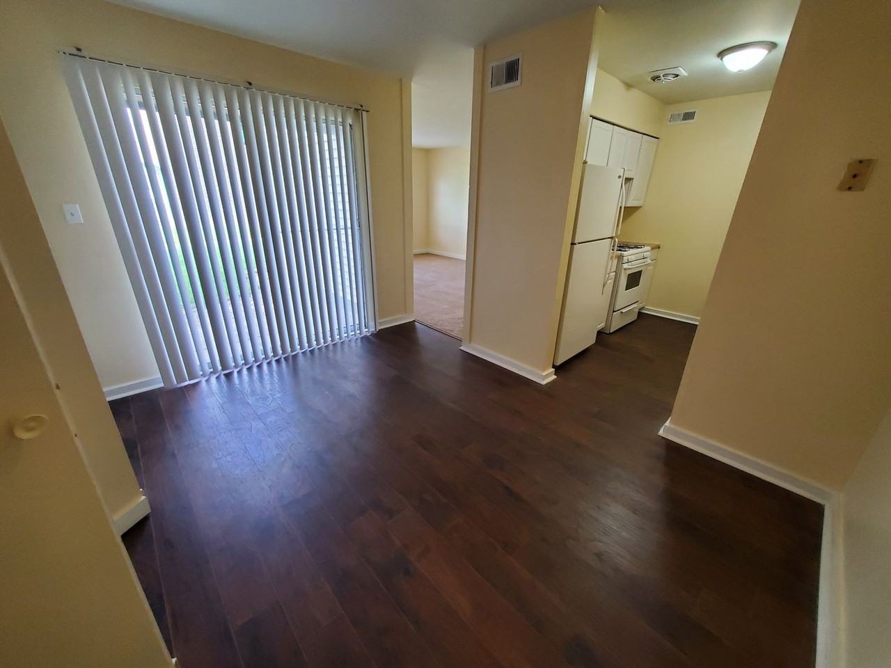 Abbott Acres Apartments - Photo 7 of 13