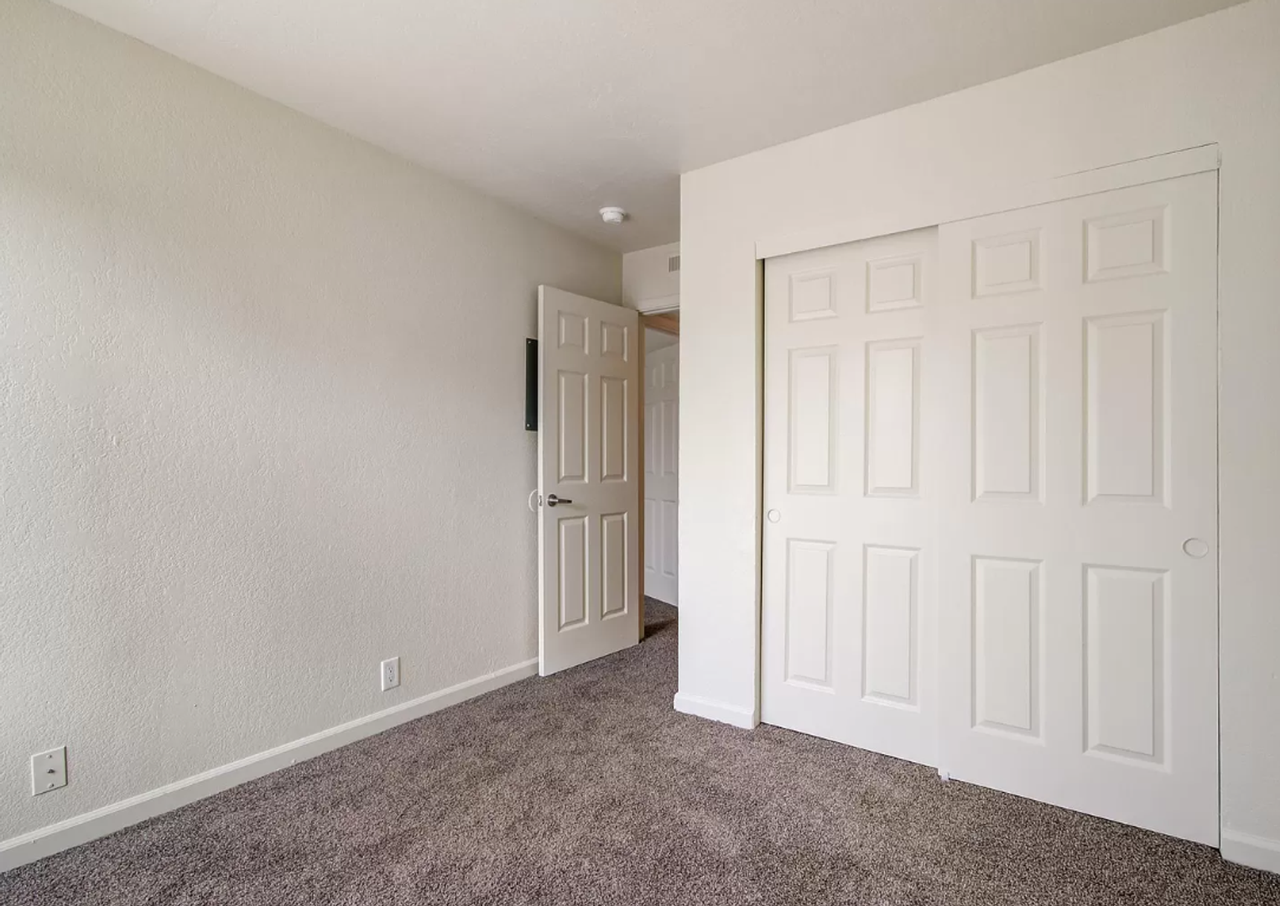 5100 Garfield Ave. - Photo 5 of 22