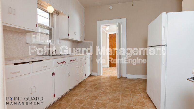 221 S Millwood St - Photo 3 of 14