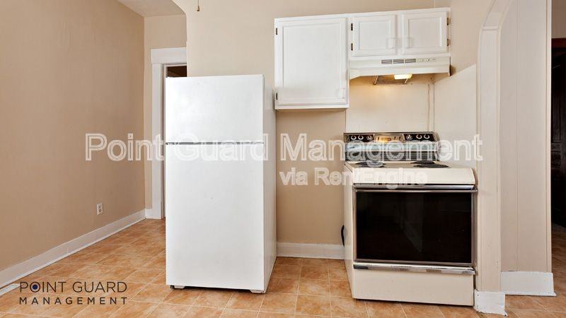 221 S Millwood St - Photo 4 of 14