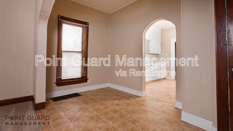 221 S Millwood St - Photo 6 of 14