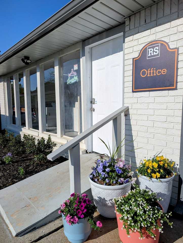 Ramsey Square: 1 & 2 Bedroom Apartments with Dog Park & Pool - Photo 5 of 47