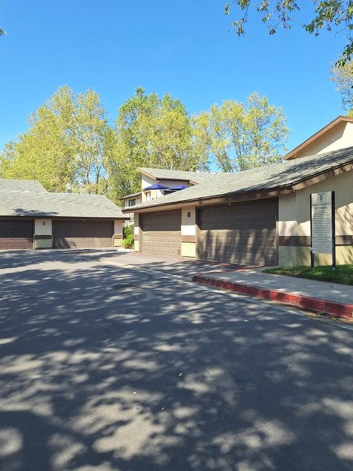 1229 Edwards St #39 - Photo 3 of 8