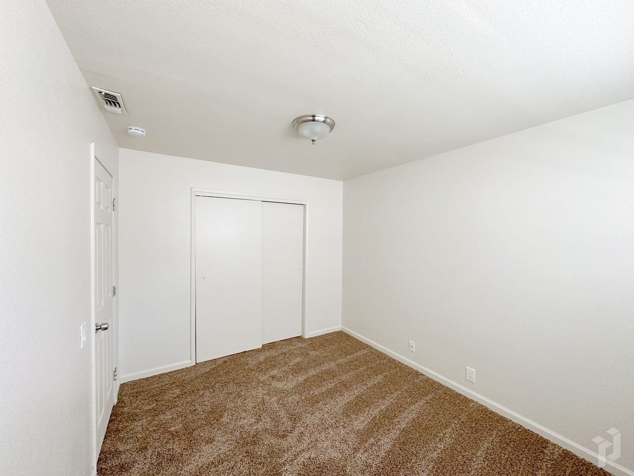1105 8th St - Photo 6 of 8