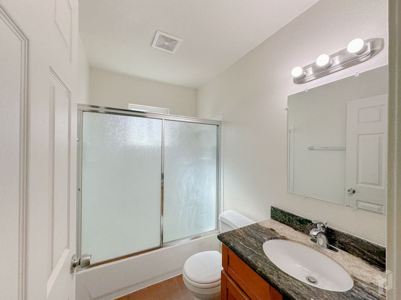 1105 8th St - Photo 7 of 8