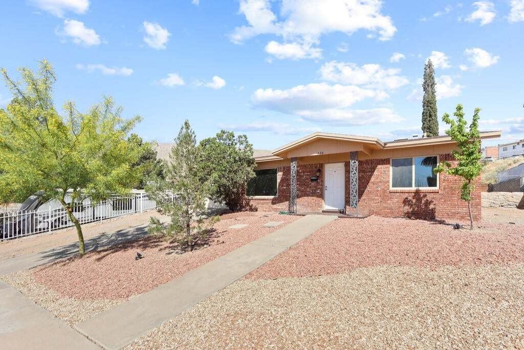 304 Carnival Dr - Photo 3 of 38