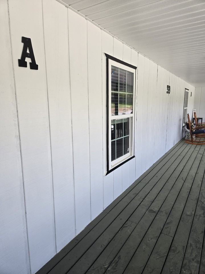 39 Laney Ln Apt A - Photo 3 of 15