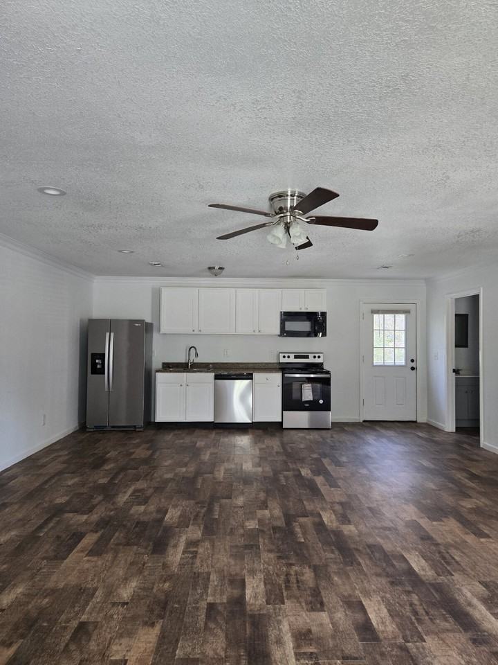 39 Laney Ln Apt A - Photo 5 of 15