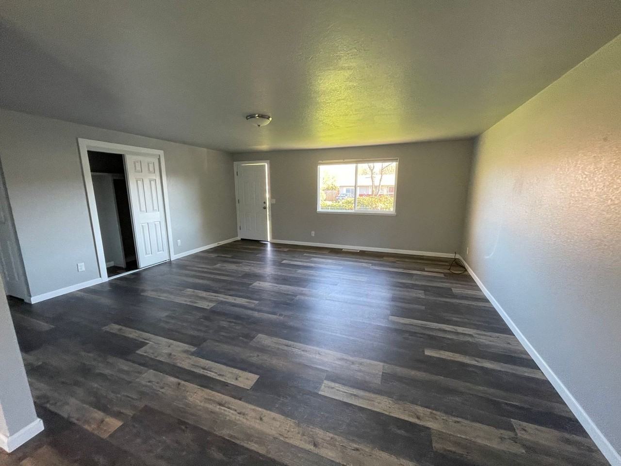 117 Kermanshah St - Photo 3 of 12