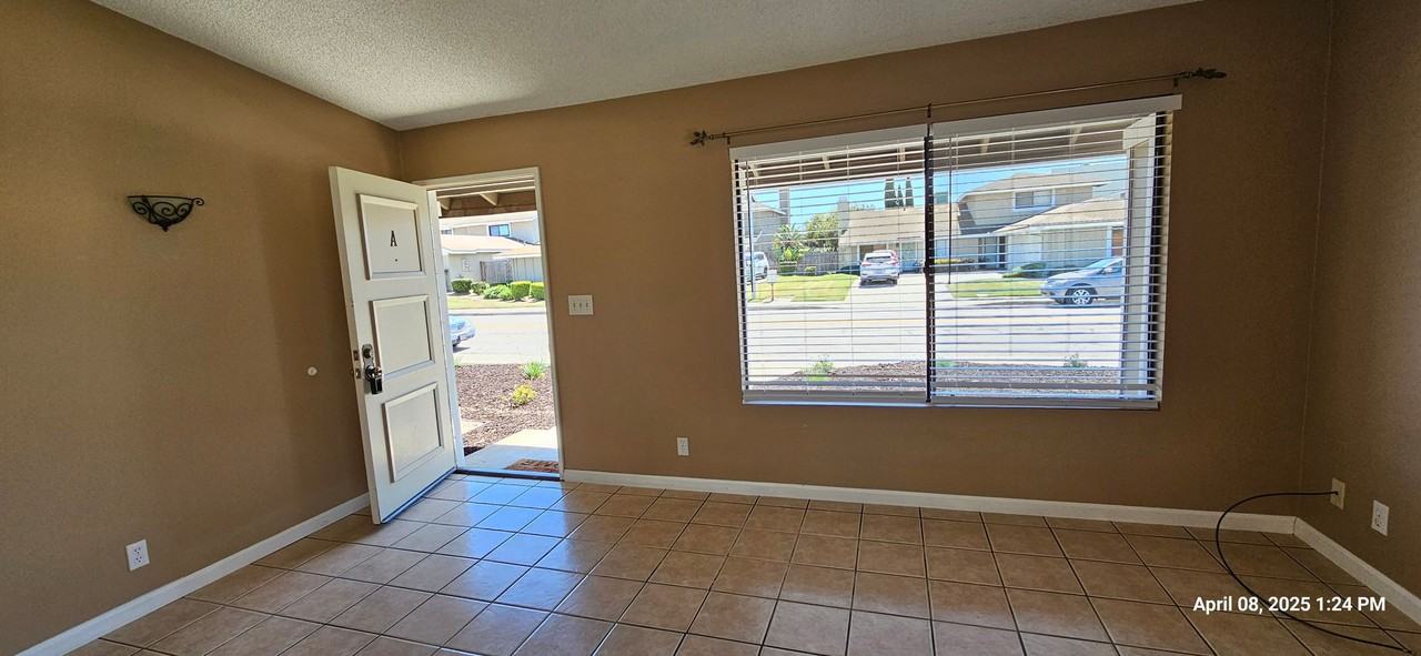 1153 E Foster Rd #A - Photo 3 of 33