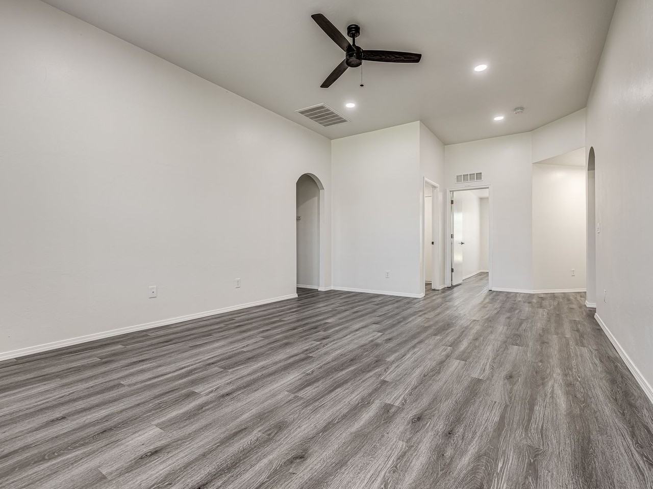 18304 Tambor Dr - Photo 4 of 30