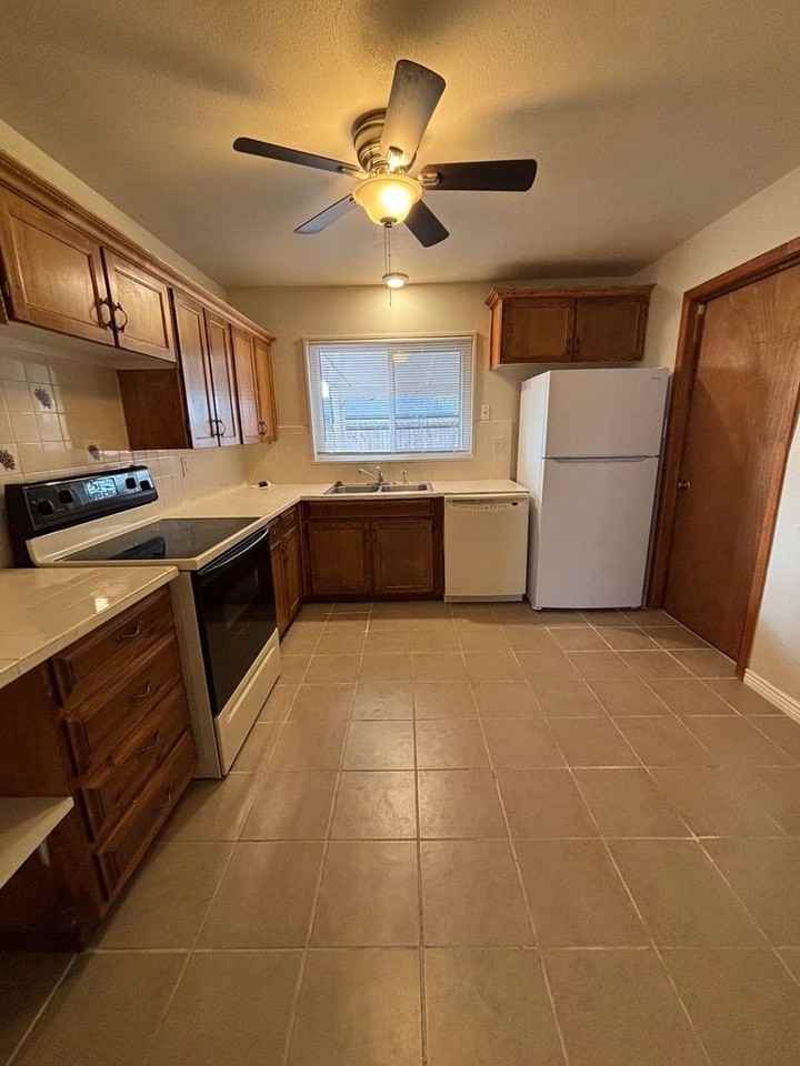 109 Everett Dr - Photo 4 of 13