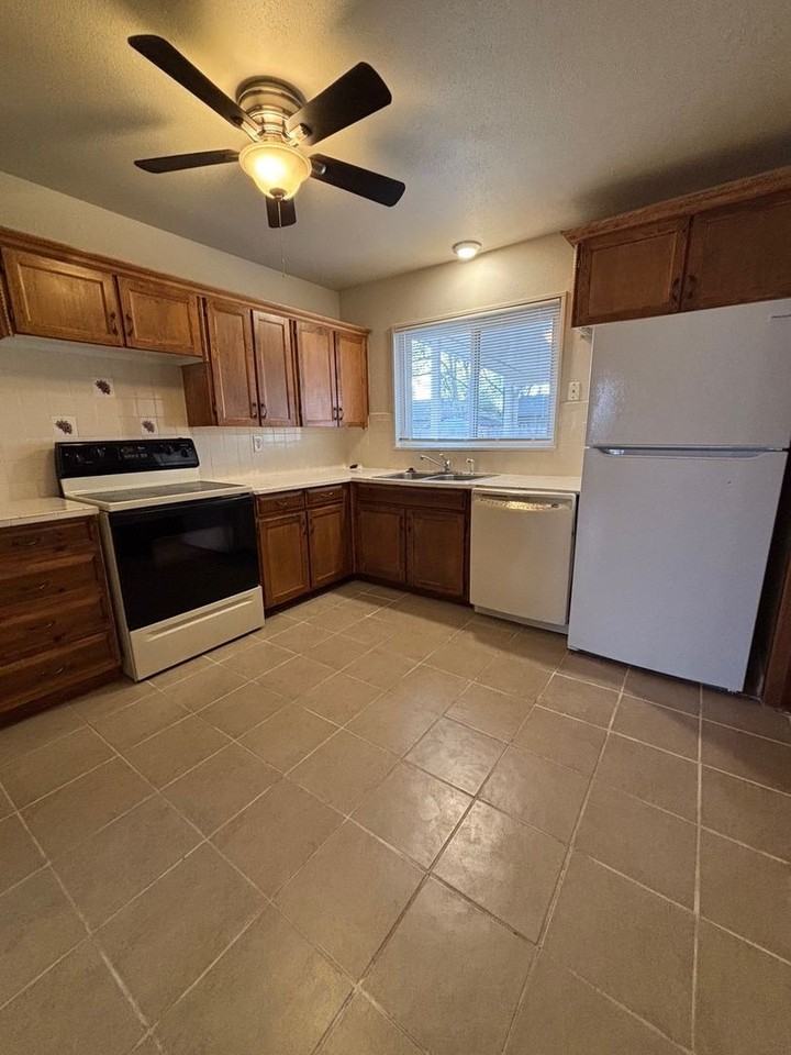 109 Everett Dr - Photo 5 of 13