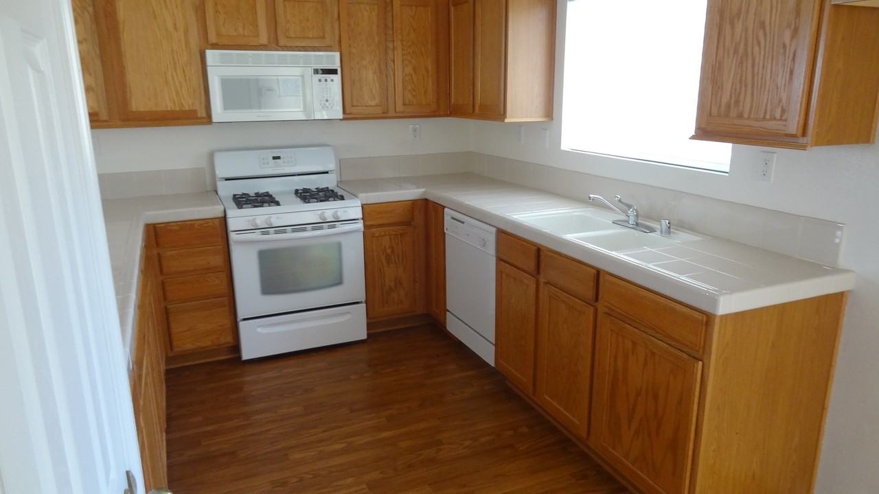 53 Orangewood Ct - Photo 3 of 14