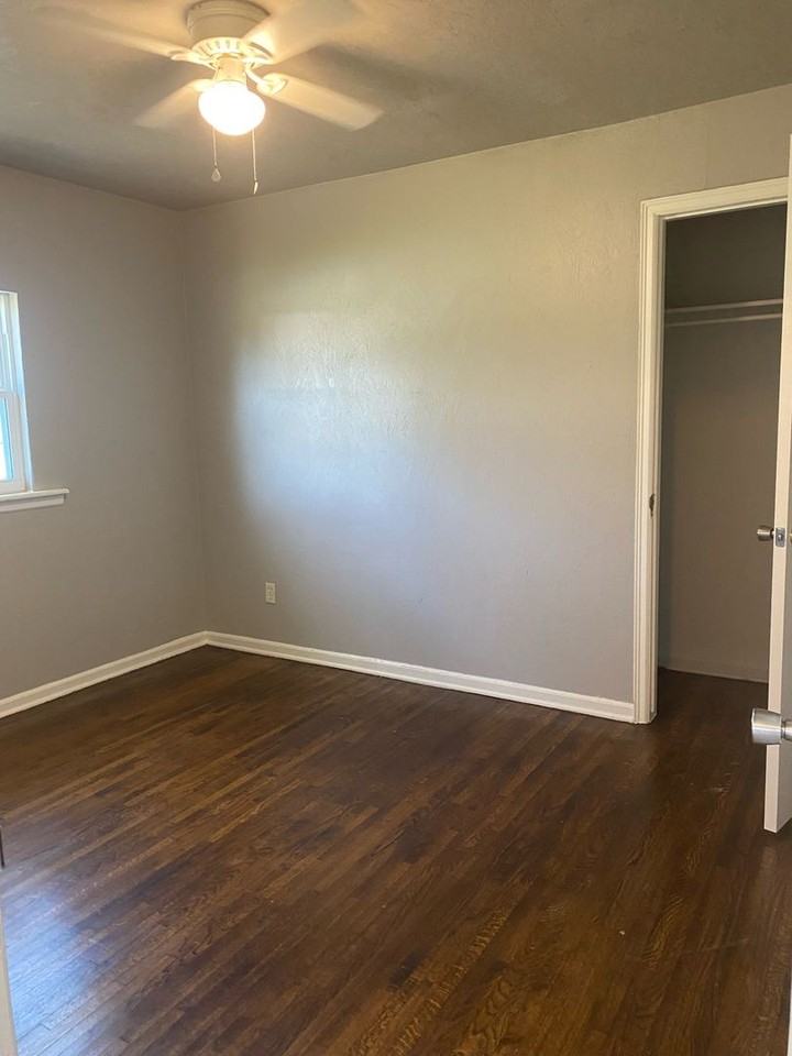 6304 N Main St - Photo 3 of 14