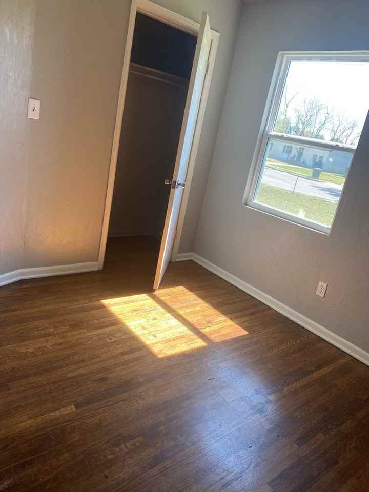 6304 N Main St - Photo 5 of 14