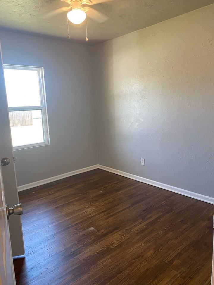 6304 N Main St - Photo 6 of 14