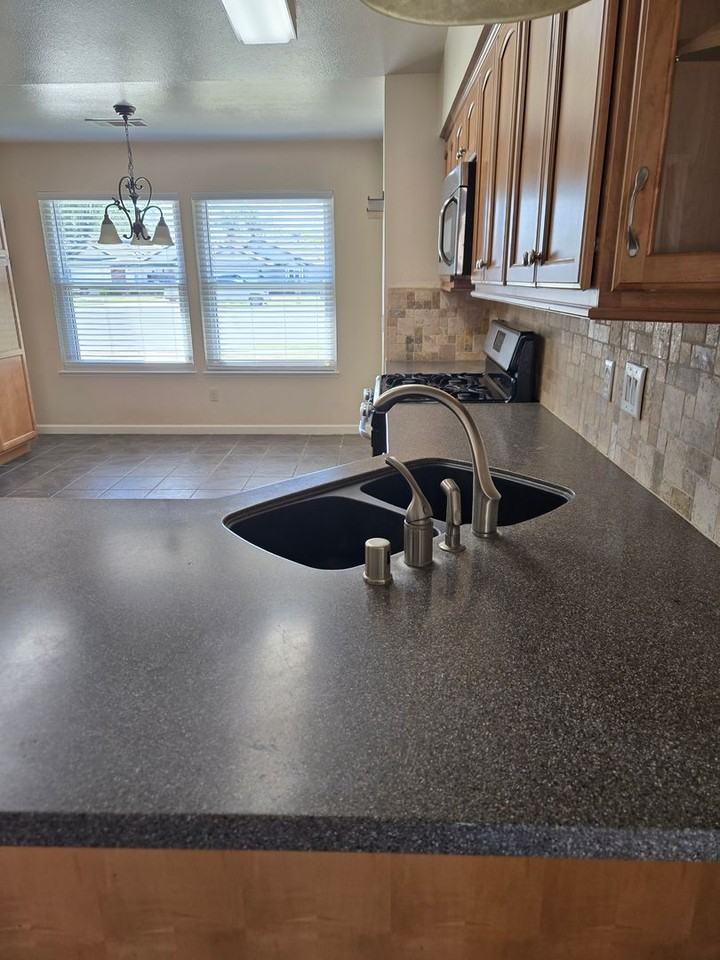 814 Heath Ct - Photo 5 of 24