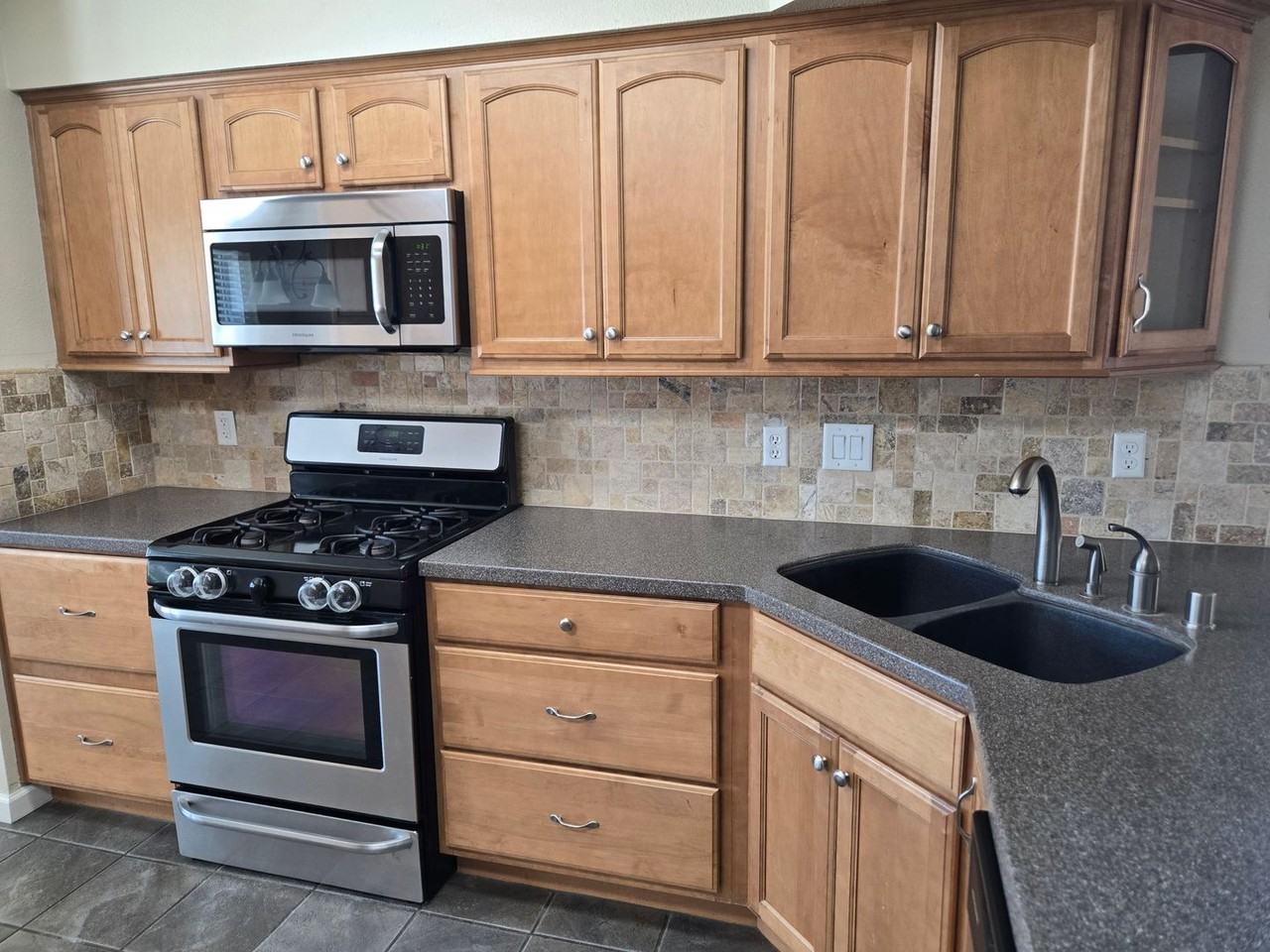 814 Heath Ct - Photo 6 of 24